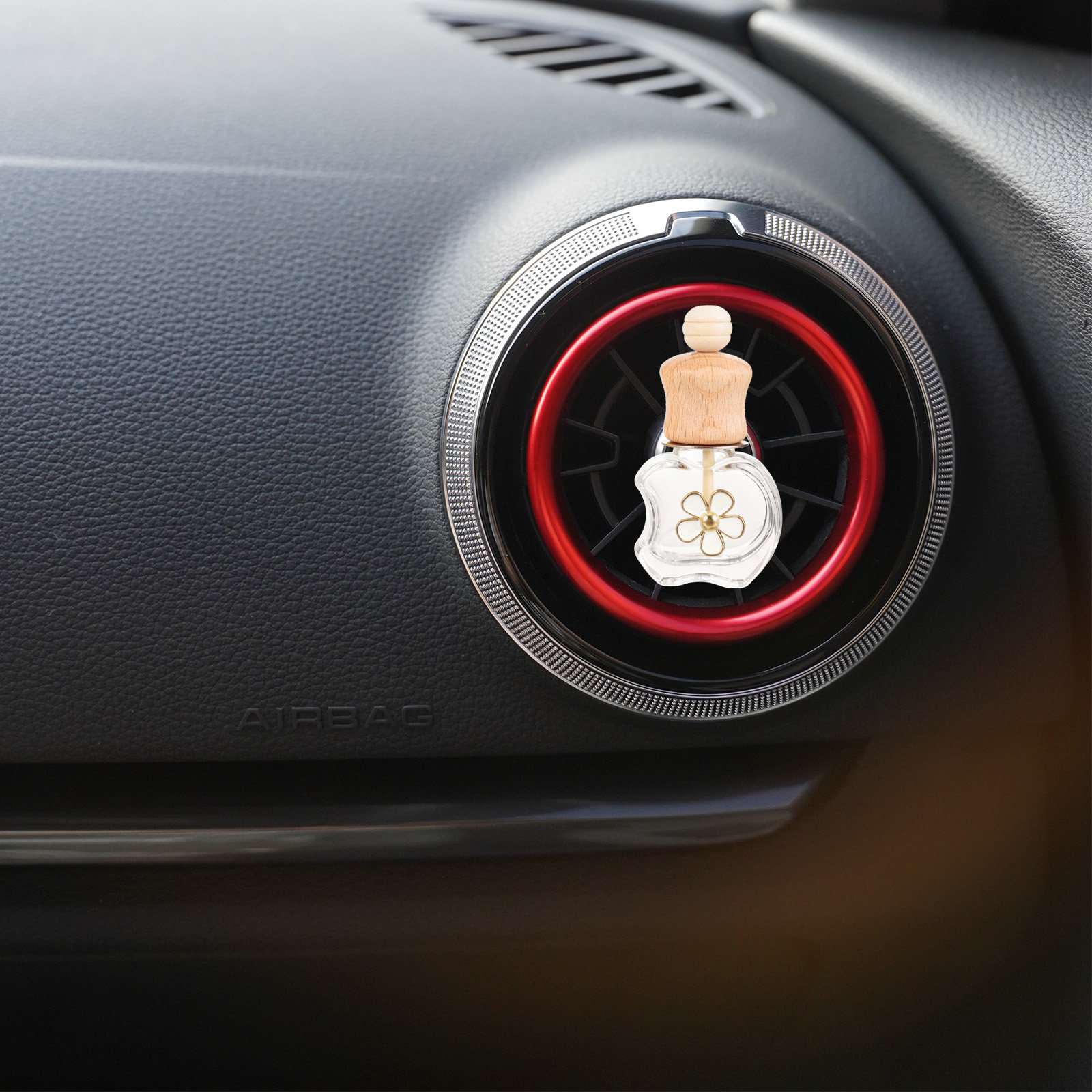 Car Fragrance Diffuser - 3個入り、繊細なデザインの車用アロマディフューザーボトル。透明なガラス製で、木製の台座が付いています。詰め替え可能なアロマボトルで、車内空間の空気をリフレッシュします。