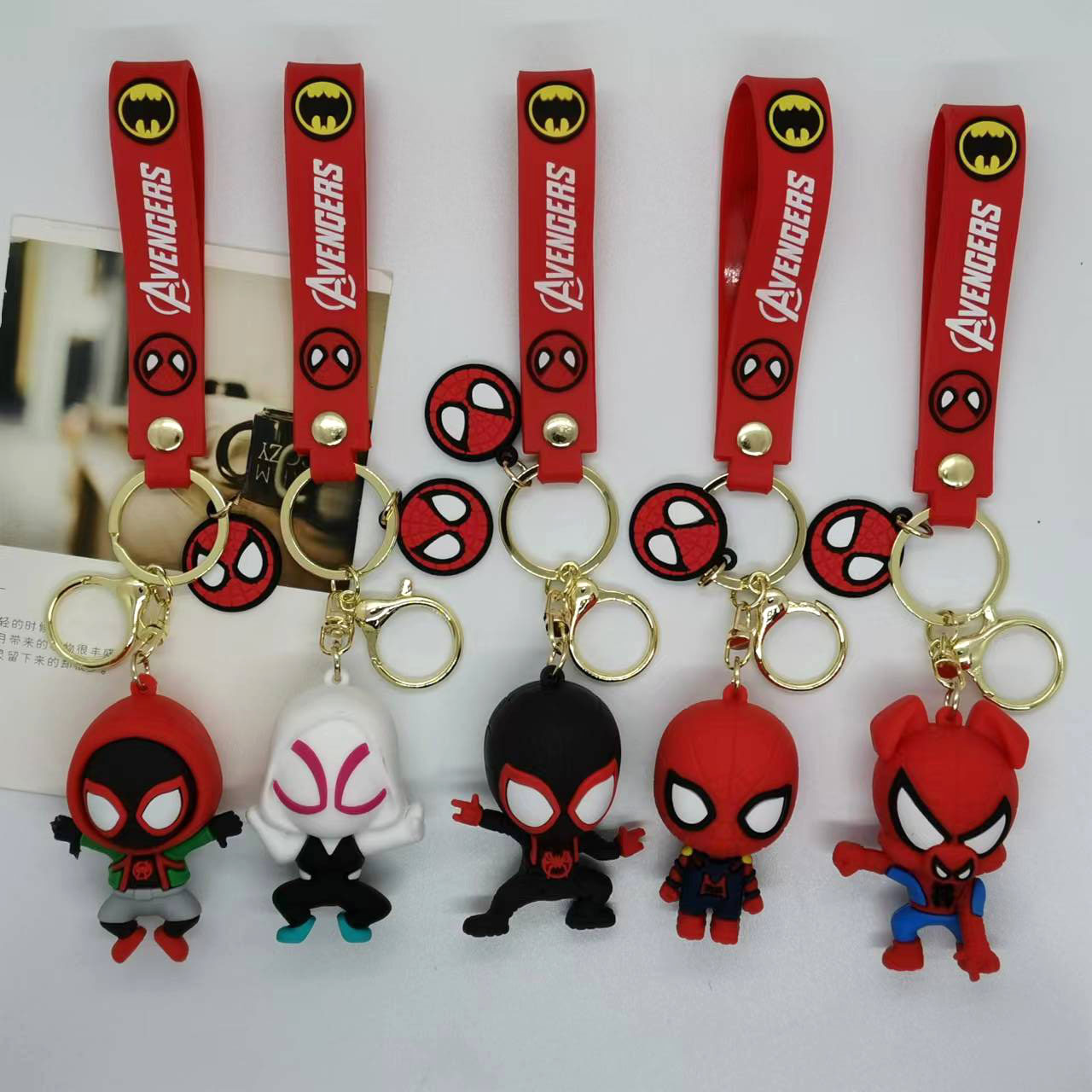 クリエイティブな漫画スパイダーマン人形キーホルダーペンダント - Car Accessories Japan のレビューと価格